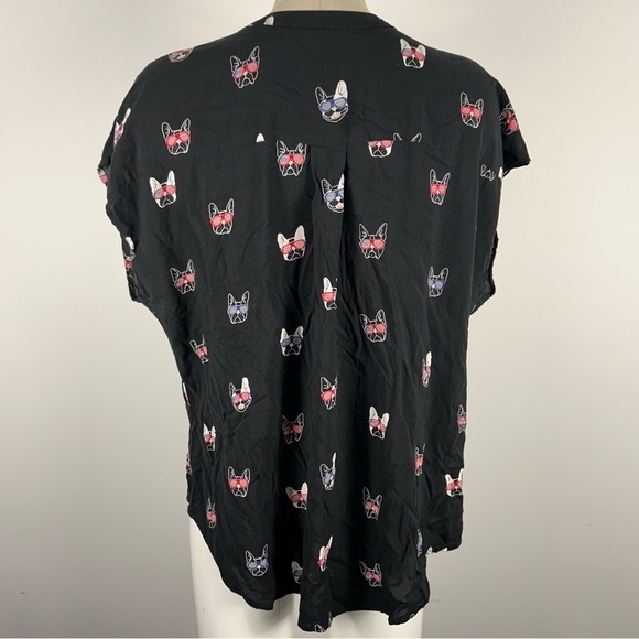 ❤️ Torrid Black Button Down Shirt with Bulldog Print - Picture 4 of 9